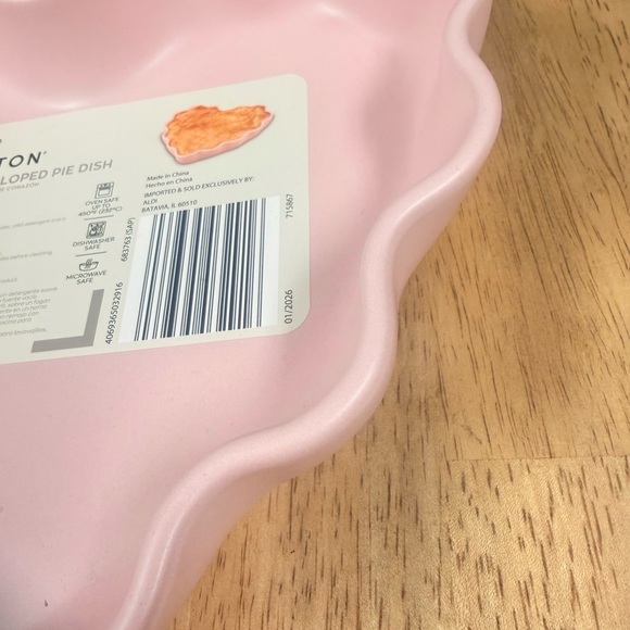 Croton Pink Heart-Shaped Scalloped Pie Dish - Picture 2 of 4
